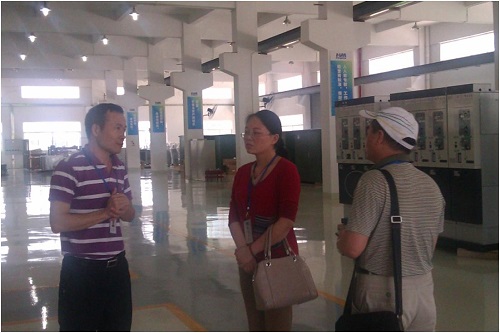 Roger向電科院專家介紹公司在配電設(shè)備一、二次技術(shù)融合方案